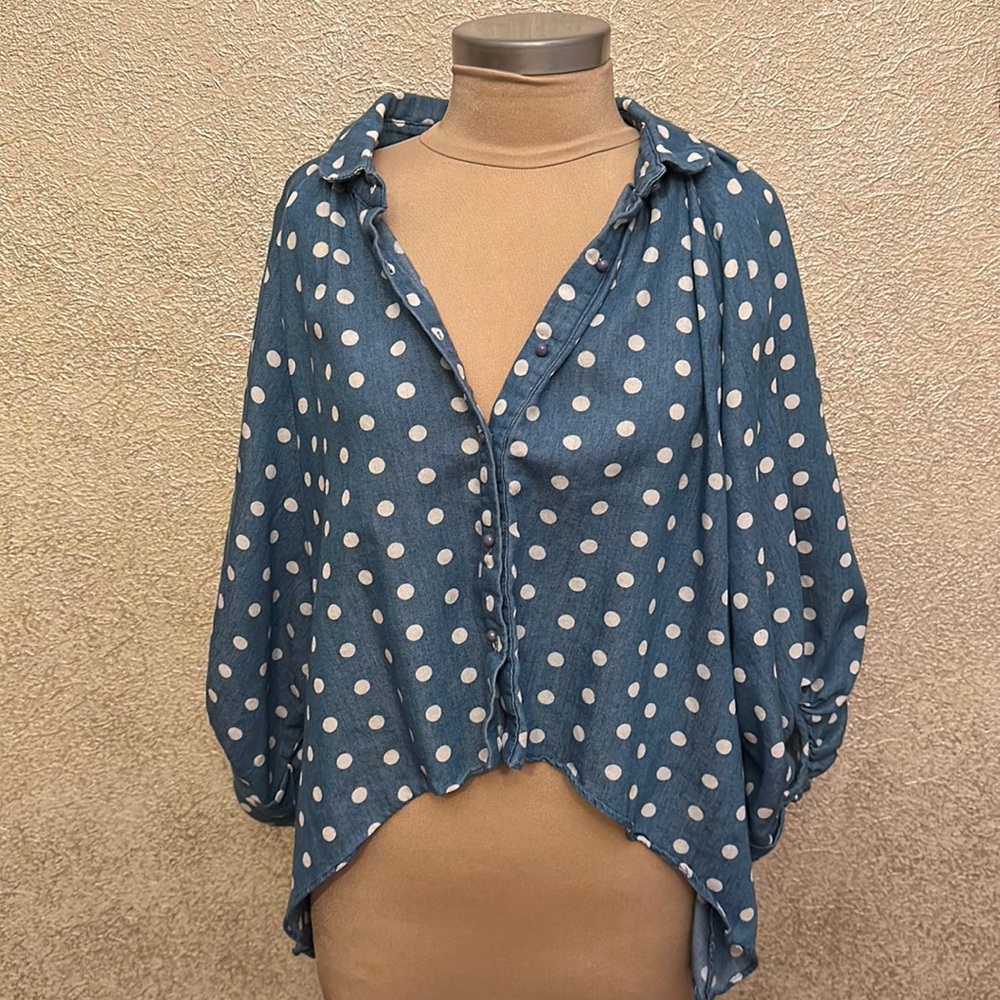 GRACIA | Denim & White Polka Dot Hi-Low Top